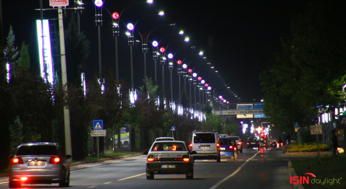 Aydınlatma Direği Seçiminde Dikkat Edilmesi Gereken Standartlar ve Sertifikalar Nelerdir?